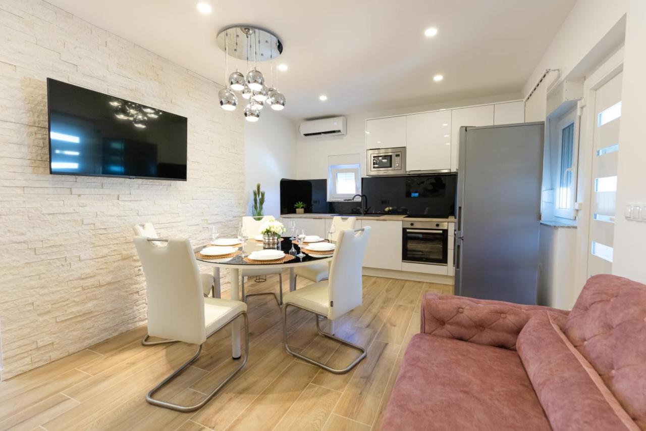Apartman Laura Vir Exterior photo