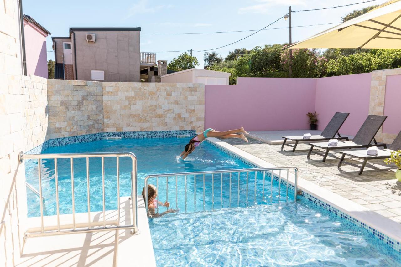 Apartman Laura Vir Exterior photo