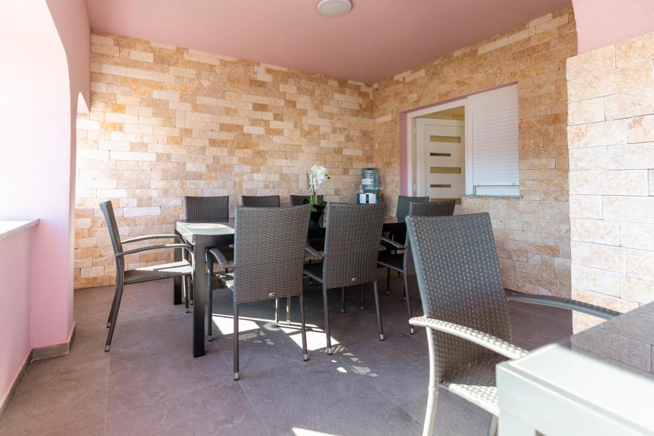 Apartman Laura Vir Exterior photo