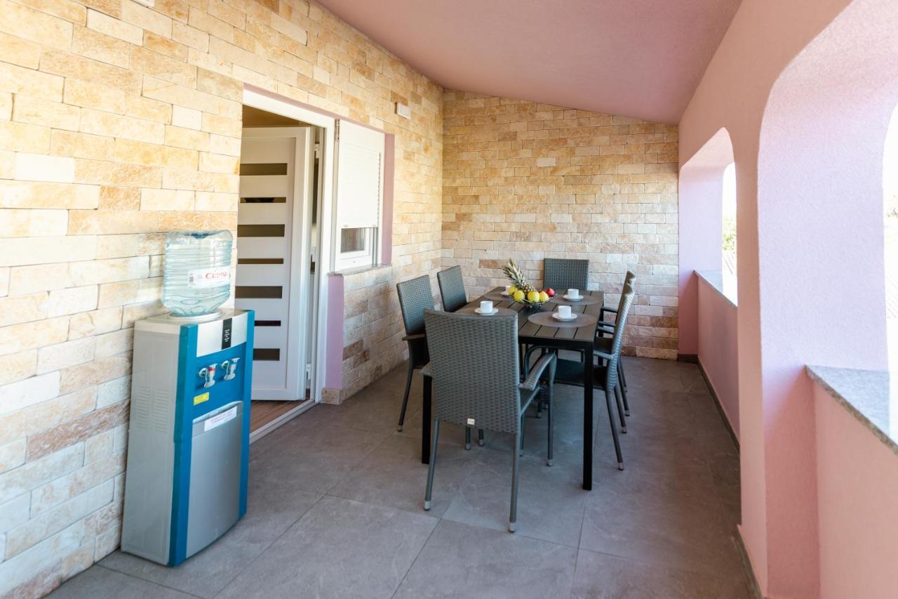 Apartman Laura Vir Exterior photo