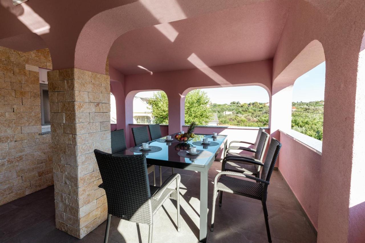 Apartman Laura Vir Exterior photo