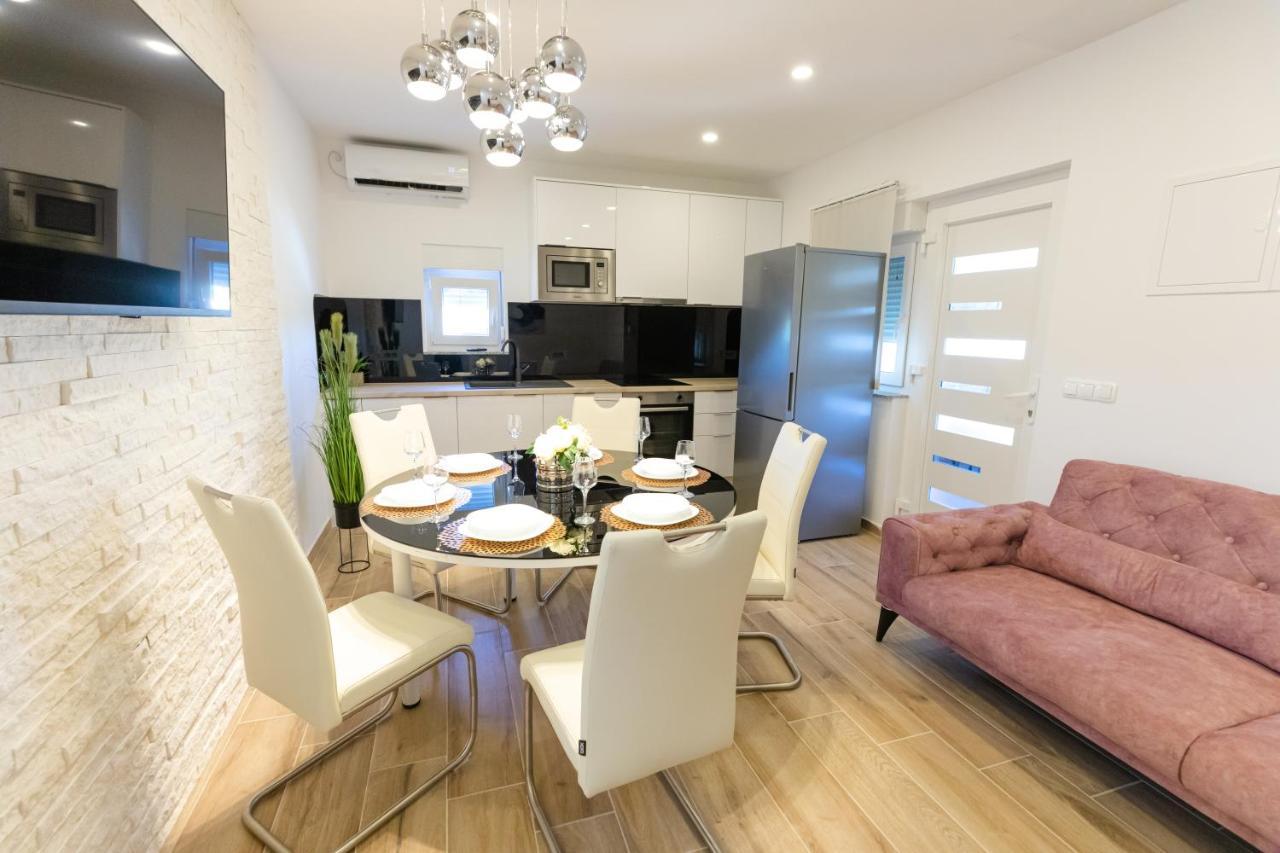 Apartman Laura Vir Exterior photo