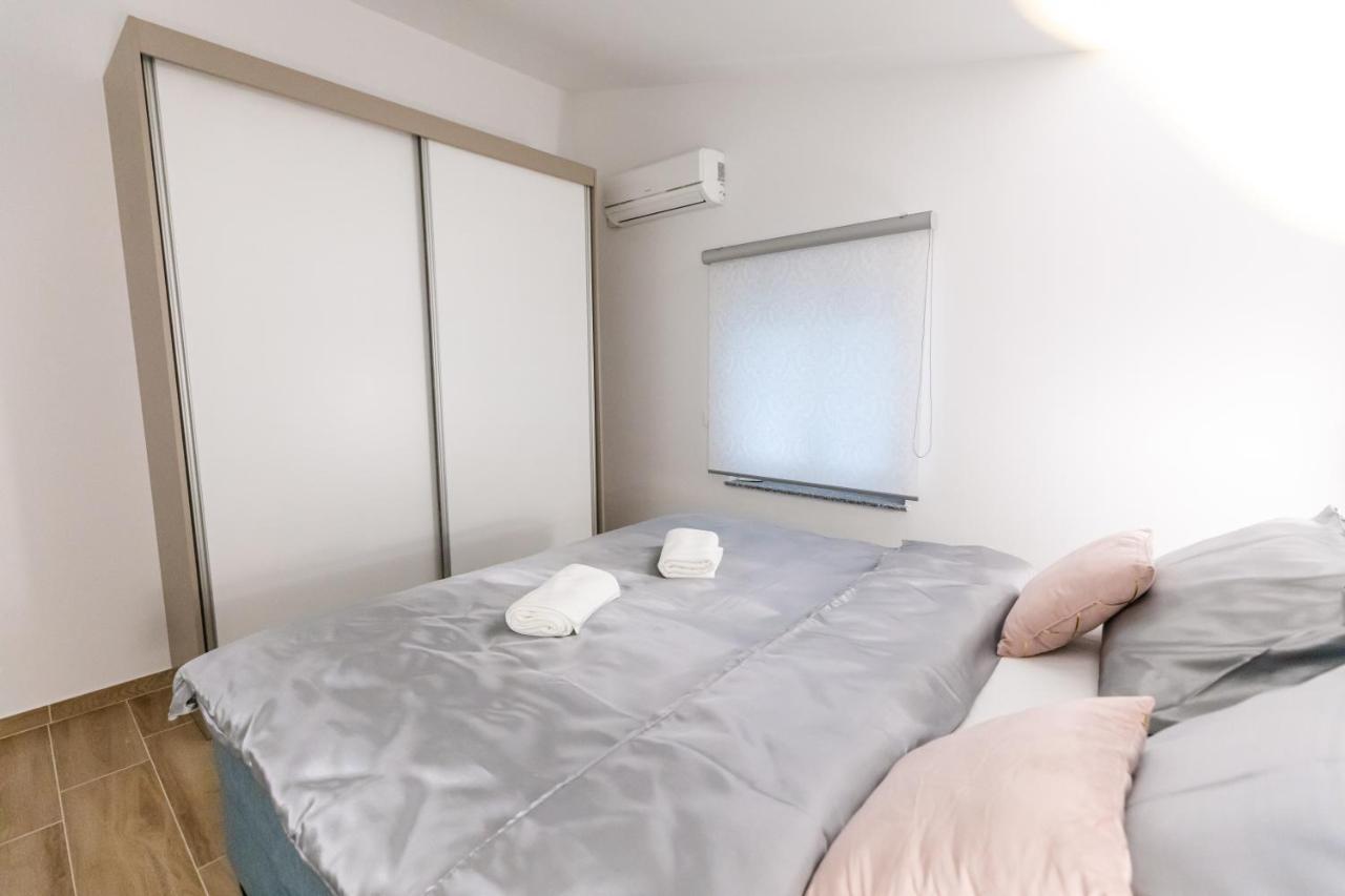 Apartman Laura Vir Exterior photo