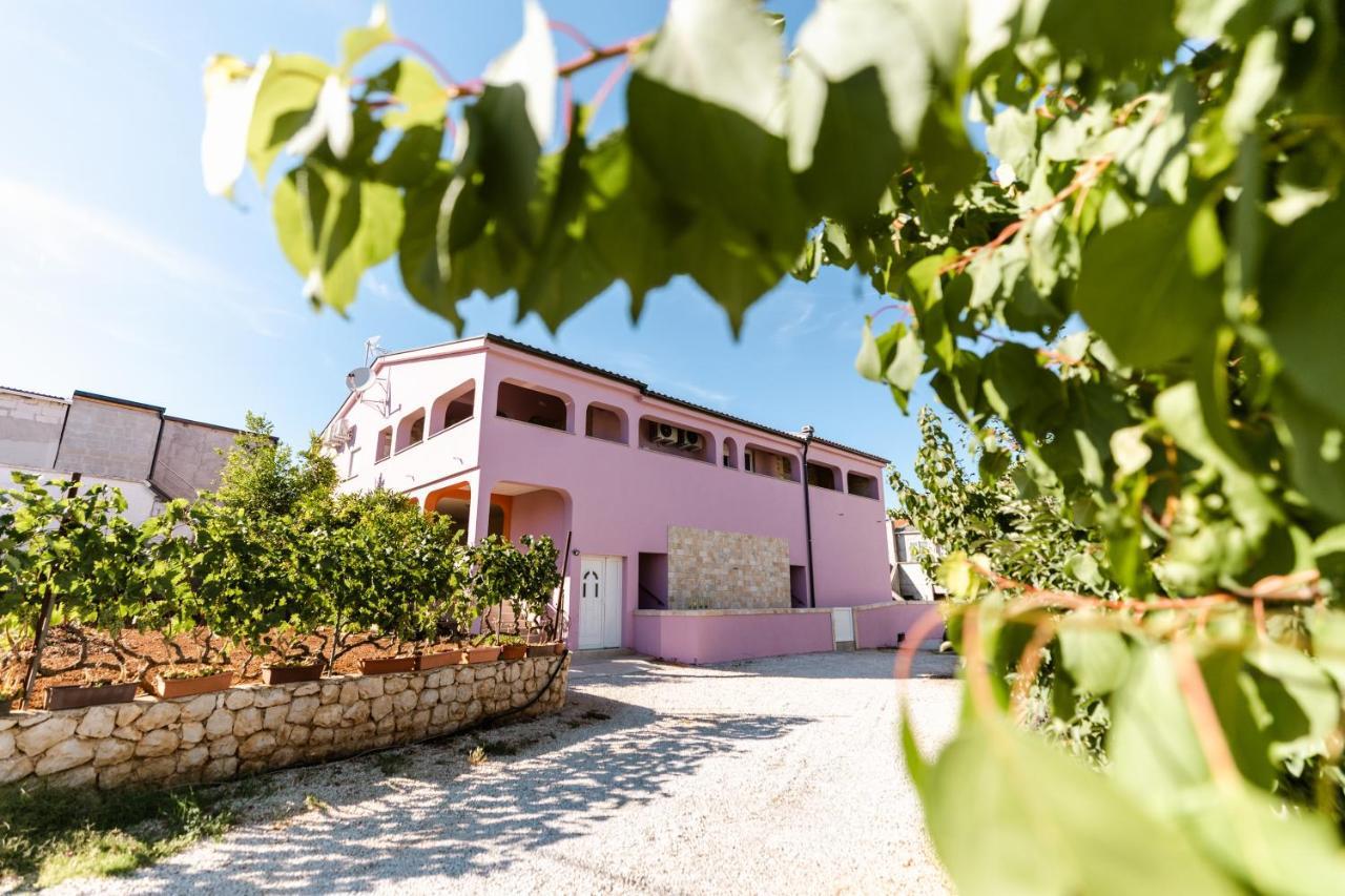 Apartman Laura Vir Exterior photo