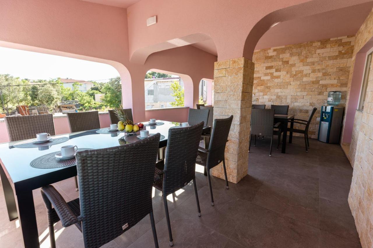 Apartman Laura Vir Exterior photo