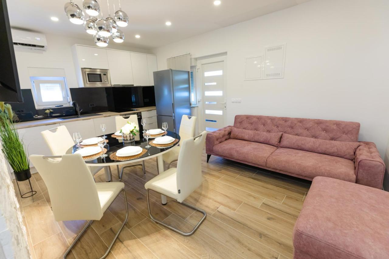 Apartman Laura Vir Exterior photo