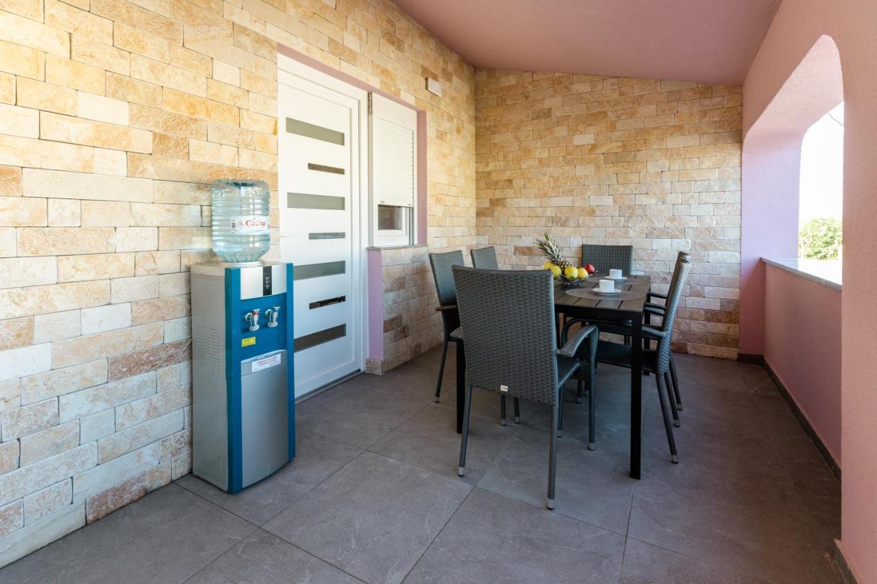 Apartman Laura Vir Exterior photo