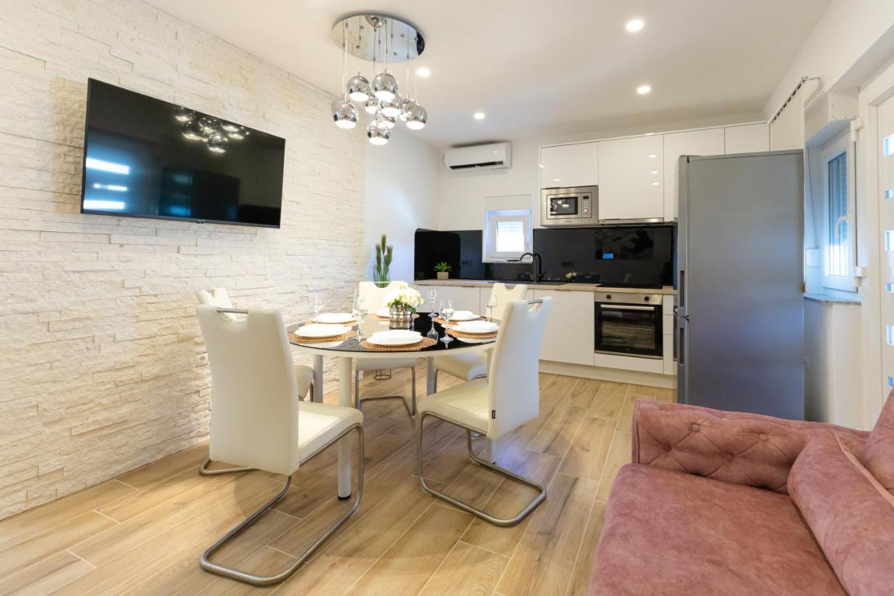 Apartman Laura Vir Exterior photo