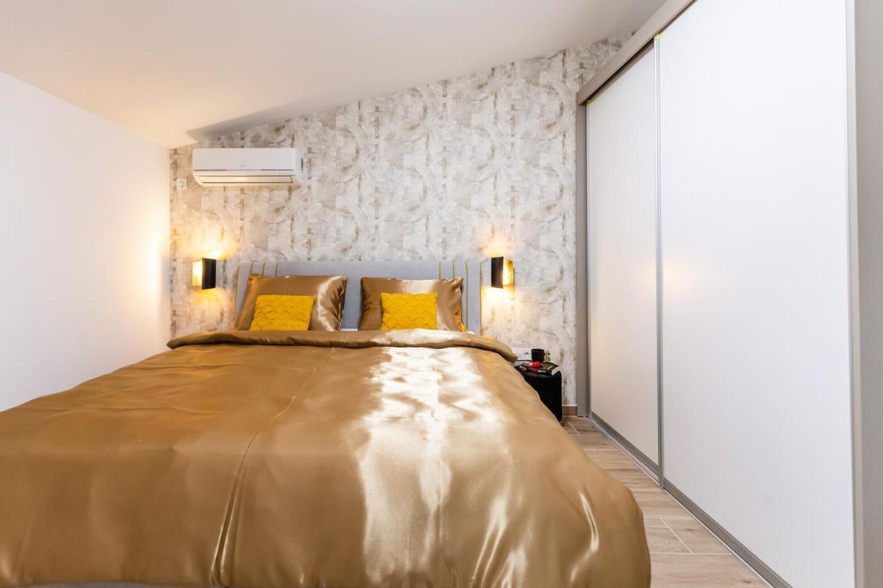 Apartman Laura Vir Exterior photo