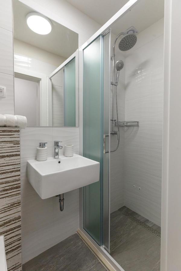 Apartman Laura Vir Exterior photo